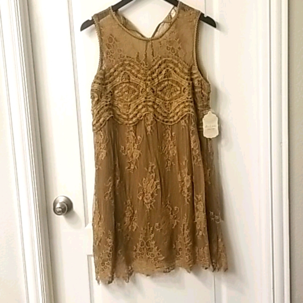 Sleeveless, lace dress